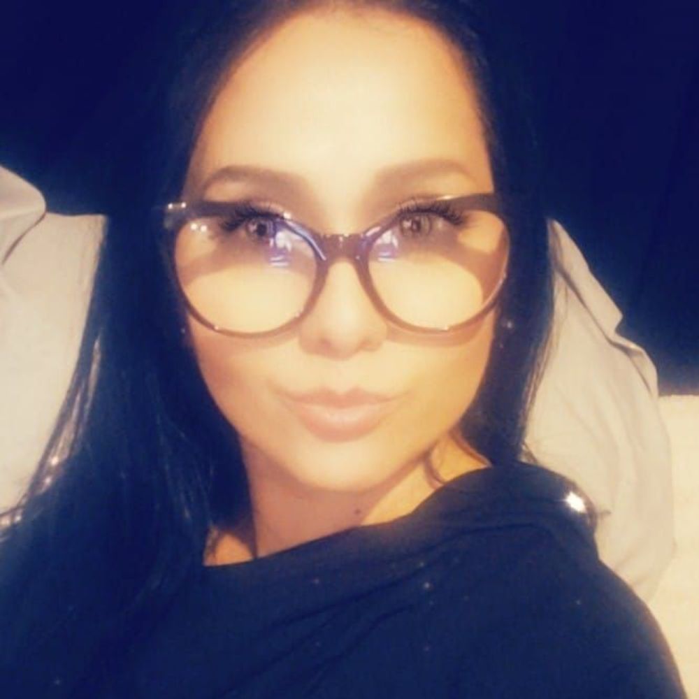 Meet your Posher, Yessenia